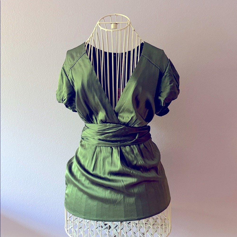 BCBGMaxAzria Forest Green Silk Blouse📍FIRM📍 - Picture 2 of 16